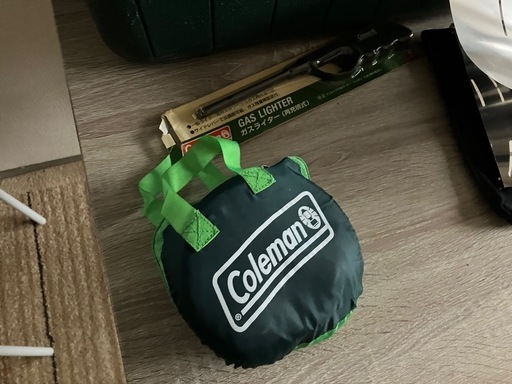 キャンプ道具　色々　まとめ　焚き火台　クーラーボックス　ランタンケース　クッカー