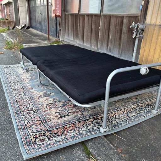 折り畳みベッド 黒 布団 寝具用品 1点