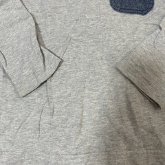 グレー　長袖シャツ　130サイズの画像