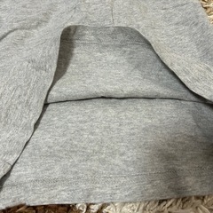 グレー　長袖シャツ　130サイズの画像