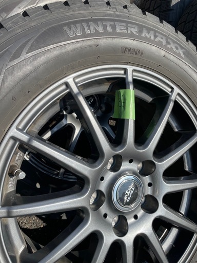 ダンロップ215/60R16スタッドレス　