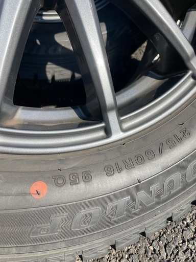 ダンロップ215/60R16スタッドレス　