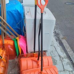 準備中　除雪用具 スノーダンプ スノープッシャー スコップの画像