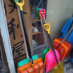 準備中　除雪用具 スノーダンプ スノープッシャー スコップの画像