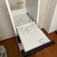 コンセント付き棚の画像