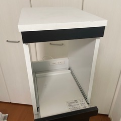 コンセント付き棚の画像