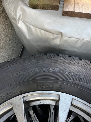 スタッドレスタイヤ　  215/65R16