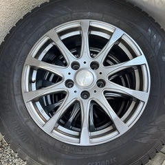 スタッドレスタイヤ　  215/65R16