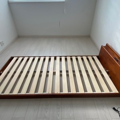 ベッドフレームの画像