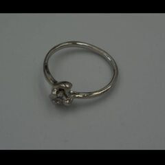 ▽➊m→→→j23-3/（■25）ラインストーンのついた銀色のリングの画像