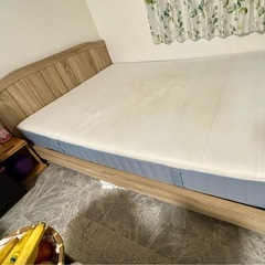 ベッドとIKEAマットレスセットの画像