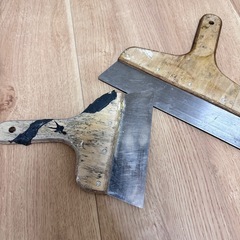 クロス屋さん、DIYの工具として！極東産機 地ベラ パテベラの画像