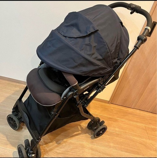 ベビーカー　Combi スゴカルα 4キャス