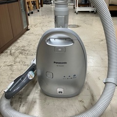 O2412-086 Panasonic 掃除機 紙パック式 MC-PA220WS-S 2010年製 キズ汚れ有り 動作確認済みの画像