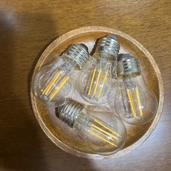 無料　
E26 電球　電球色　四つ　セット