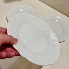 値下げ⭐️白いお皿　軽い薄いお皿　3枚　アルク　フランス　の画像