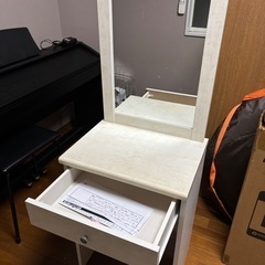 ドレッサー（鏡台のみ。イスはありません）