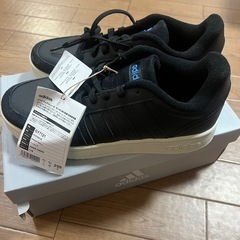 adidasスニーカー25cm新品の画像