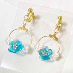 ハンドメイド ネモフィラのイヤリング