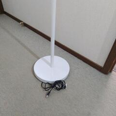 スタンド式電球3個照明の画像