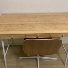 リルオーセン　IKEA デスク　机