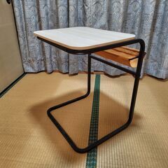 IKEA 　1人用ソファー ◇サイドテーブル付◇の画像