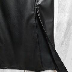 タグ付き新品未使用　Lサイズ　タイトスカート　黒色　合成皮革　スリットの画像