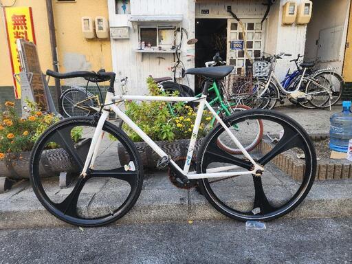 『ＳＡＬＥ　５０％』　ＦＩＸＧＥＡＲ　自転車　　７００ｘ２８ｃ　白　配達可能