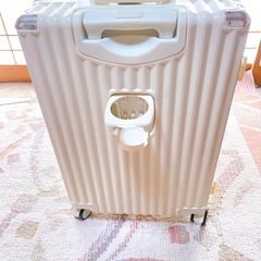 66L USB付き キャリーケース／スーツケース（カップホルダー付き）一部破損ありの画像