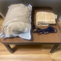 浦和　直接引取のみ　こたつ 布団付き 正方形テーブル　リバーシブ...