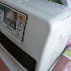 石油ファンヒーター　石油ストーブの画像