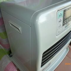 石油ファンヒーター　石油ストーブの画像