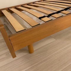 シングルベッド、木製スッキリデザイン、分解組み立て可の画像