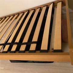 シングルベッド、木製スッキリデザイン、分解組み立て可の画像