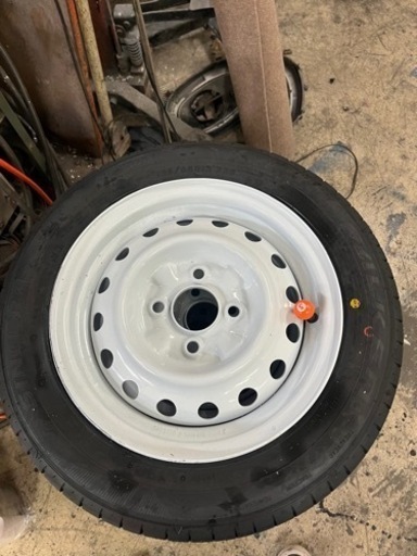 車のパーツ タイヤ、ホイール