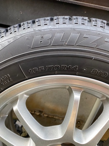 スタッドレスタイヤ　　　165／70R14