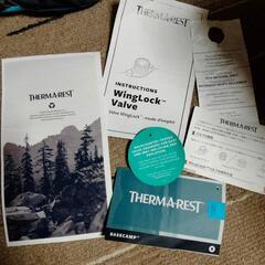サーマレスト インフレータブルマット 美品の画像