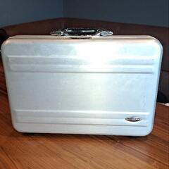 ZEROHalliburtonアタッシュケースの画像