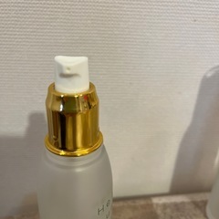 プッシュ式化粧品の空き瓶の画像