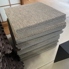 【お譲り先決まりました！】あげます！防音カーペット50枚！の画像