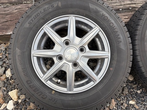 スタッドレスホイル付き　　ハイゼット
