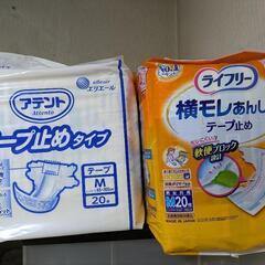 大人用おむつ　1袋¥800（11袋¥8800）