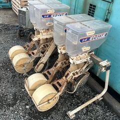 【福岡県みやま市】イセキ ロボシーダ 施肥播種機 ■4条■ 肥料散布機 トラクター用アタッチメント ISEKI 麦 大豆 4連【管理番号　農機具010】の画像