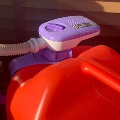 【値下げ】20L 石油 ポリタンク  トレーセット 電動ポンプ はジャンク　灯油タンク石油タンクの画像