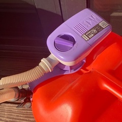 【値下げ】20L 石油 ポリタンク  トレーセット 電動ポンプ はジャンク　灯油タンク石油タンクの画像