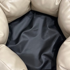 1️⃣【美品・中古品】ペット用　ラディカ　レザーベッド　ベージュ系　の画像