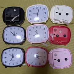 ダイソー 目覚まし時計 スタンド ＳＱＵＡＲＥ 1個の画像
