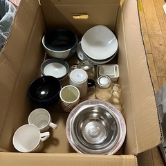 お皿コップいろいろあげます。