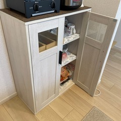 ☆食器棚　キャビネット　の画像