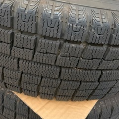 4穴ホイール付きスタッドレスタイヤの画像